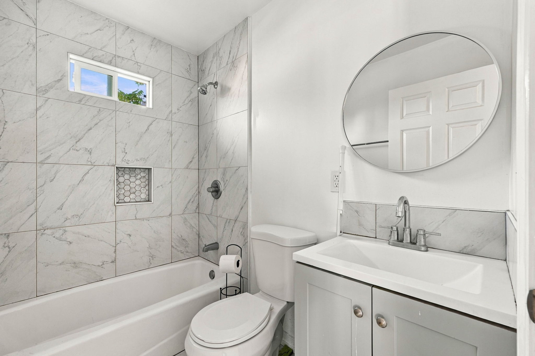 025_F8_7453 Blewett Ave