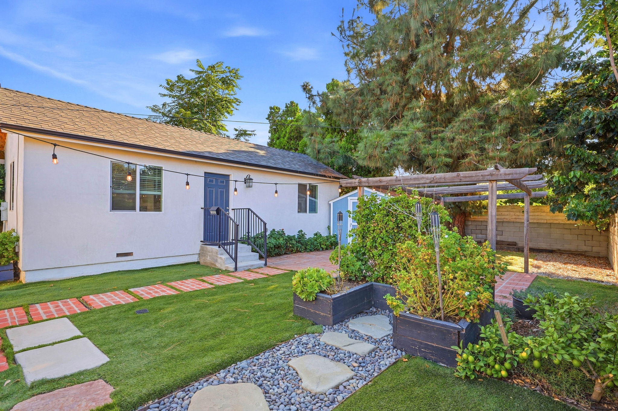 032_F8_7453 Blewett Ave