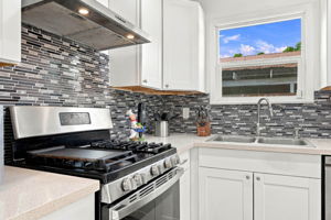 011_F8_7453 Blewett Ave