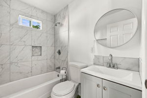 025_F8_7453 Blewett Ave