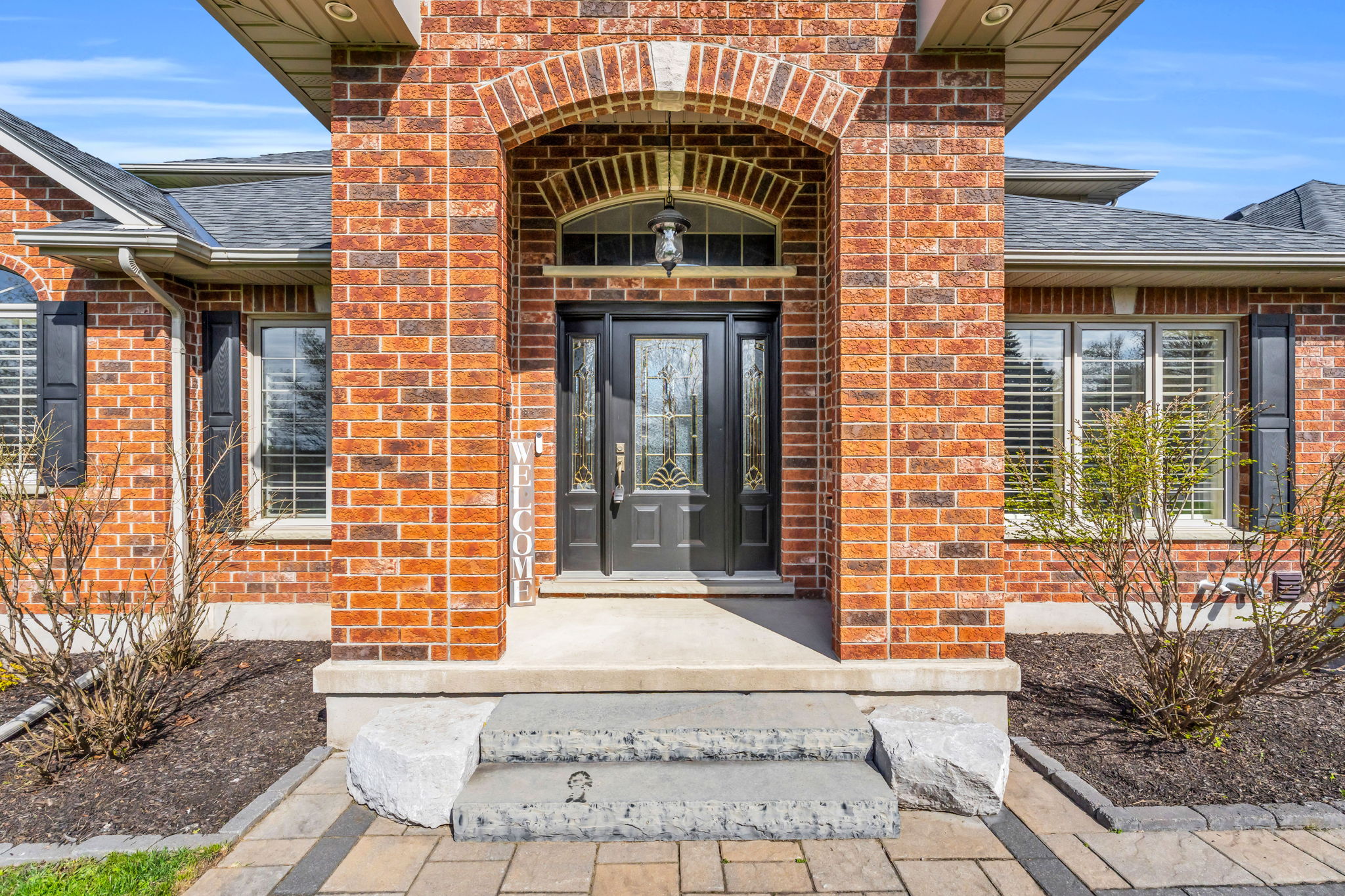 Front Porch/Entrance