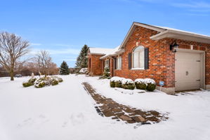 Front Porch/Entrance