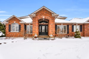 Front Porch/Entrance