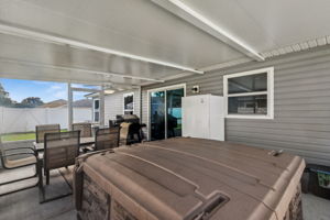 Screened-in Porch