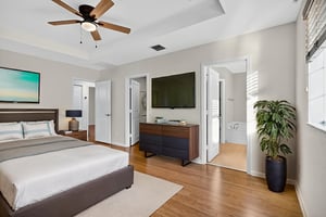 _82A0354 virtually staged.jpeg