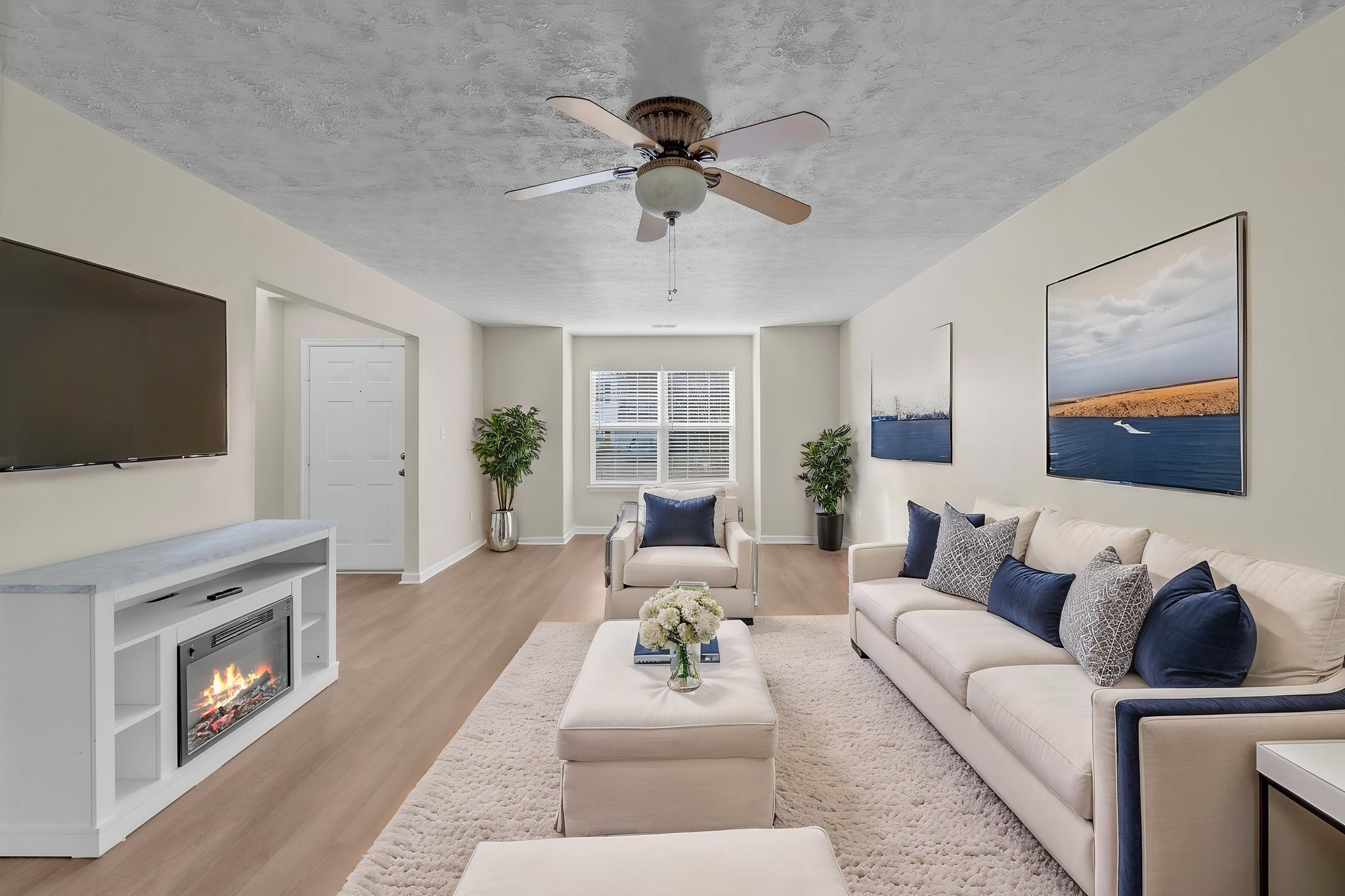 DSC_8701 virtually staged.jpeg