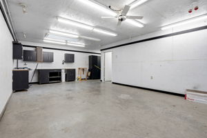  Photo 32