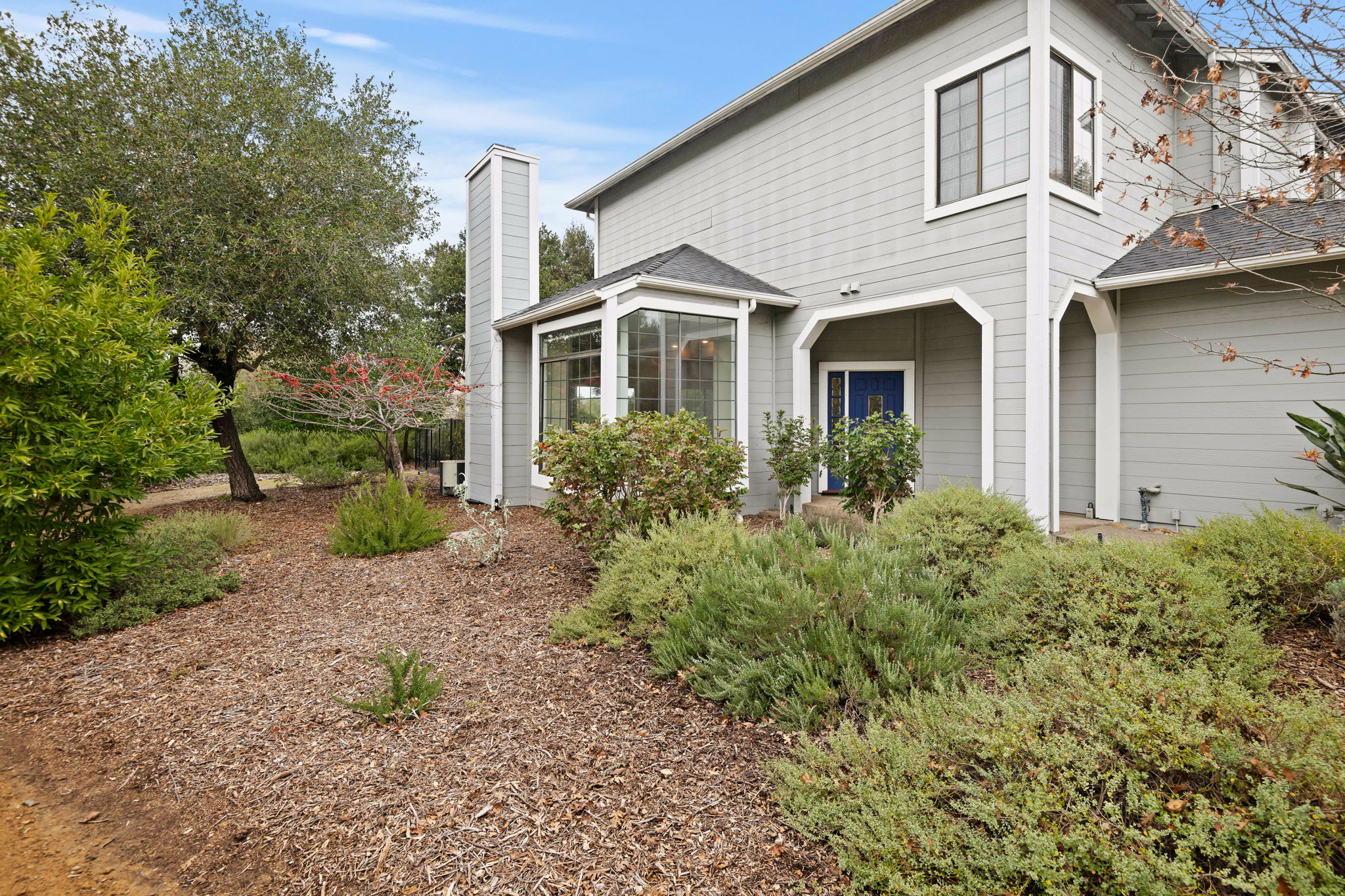 02 - Front Yard