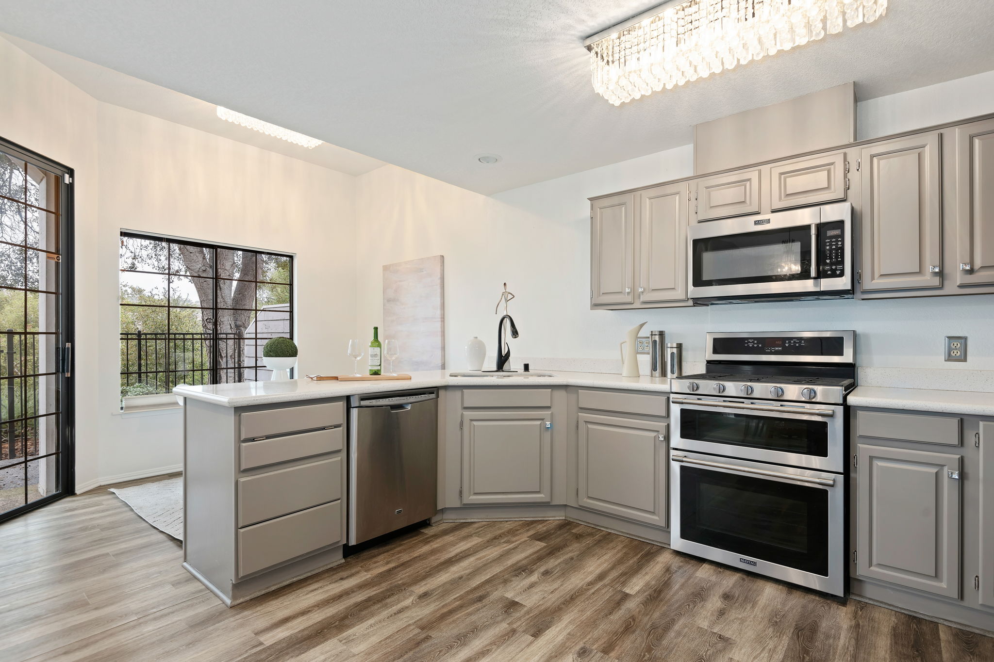15 - Kitchen