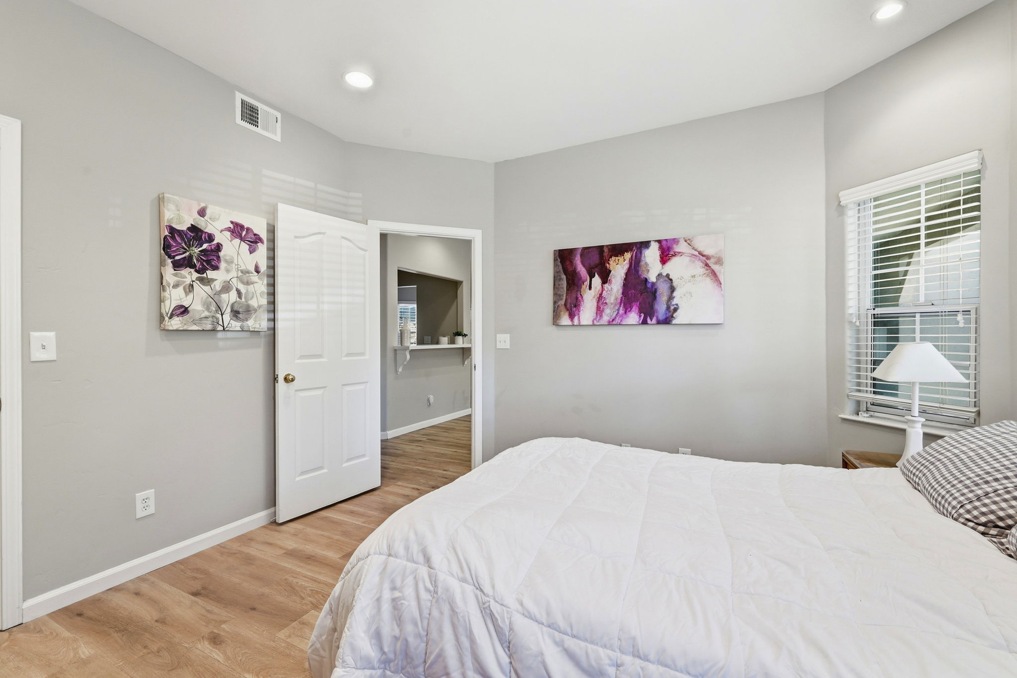 024_F8_748 Northrup St 332