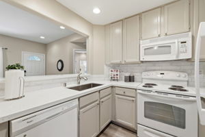 013_F8_748 Northrup St 332