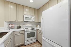 014_F8_748 Northrup St 332