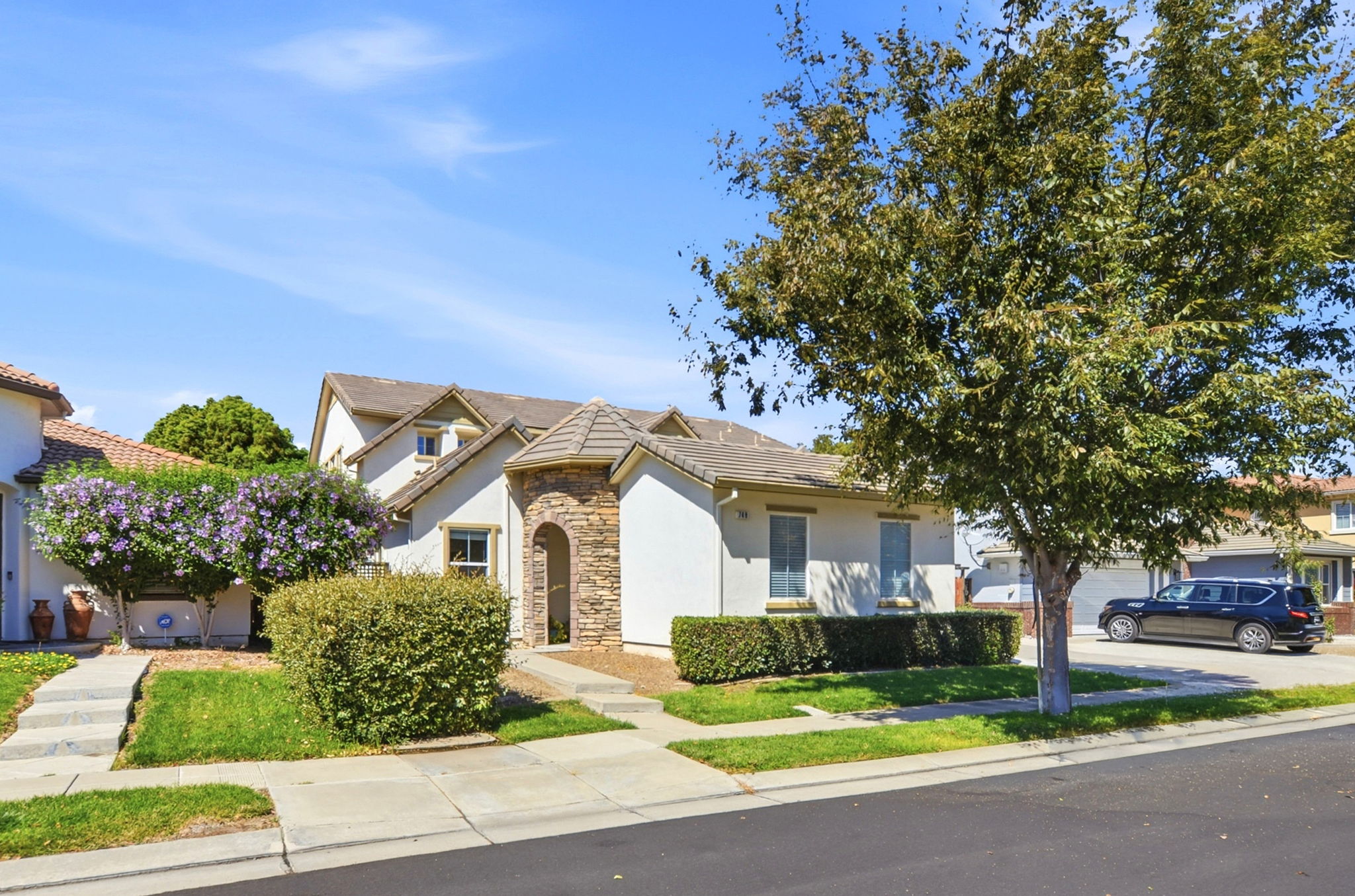 002_F8_749 Ellerbrook St