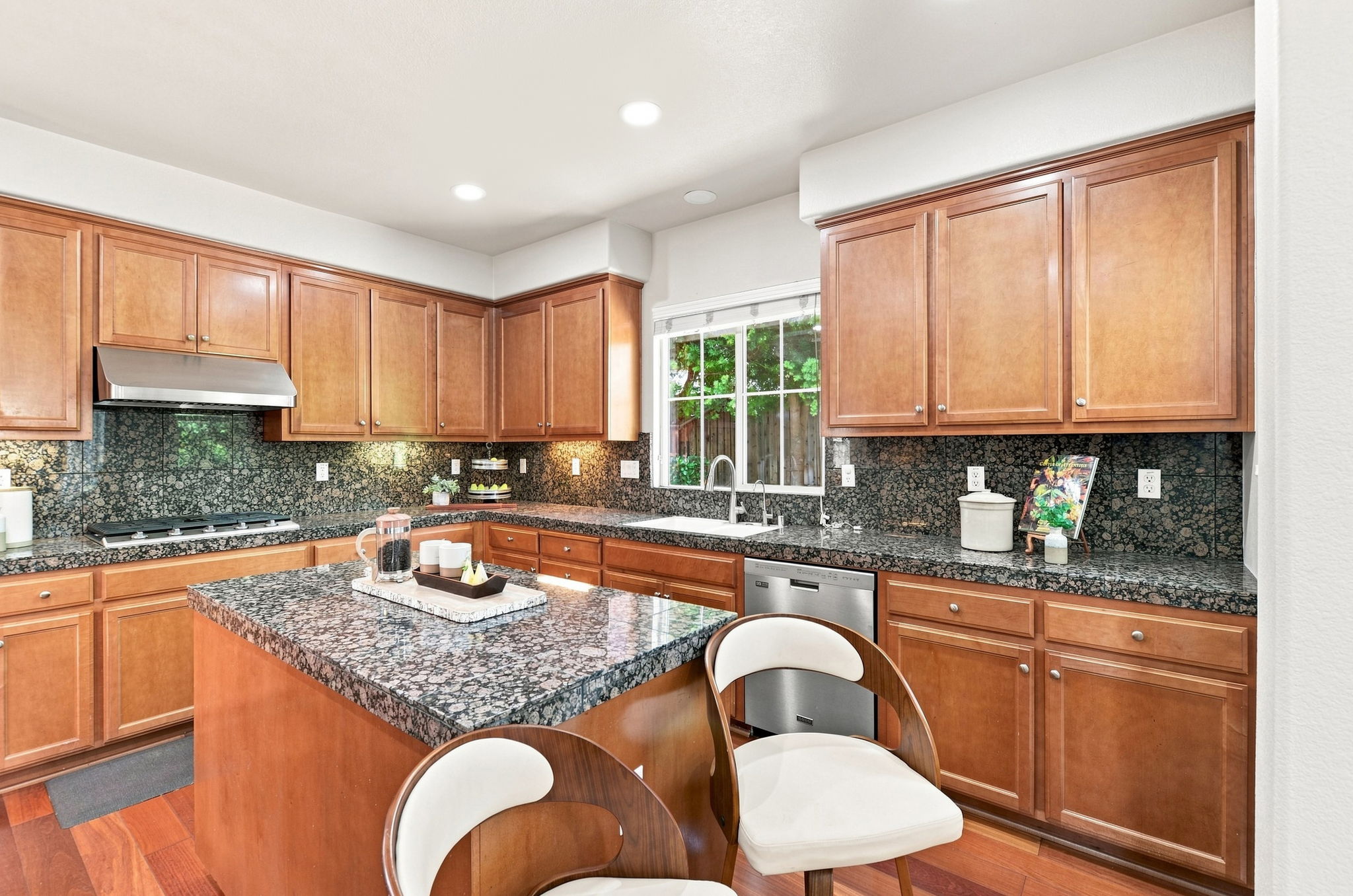 017_F8_749 Ellerbrook St