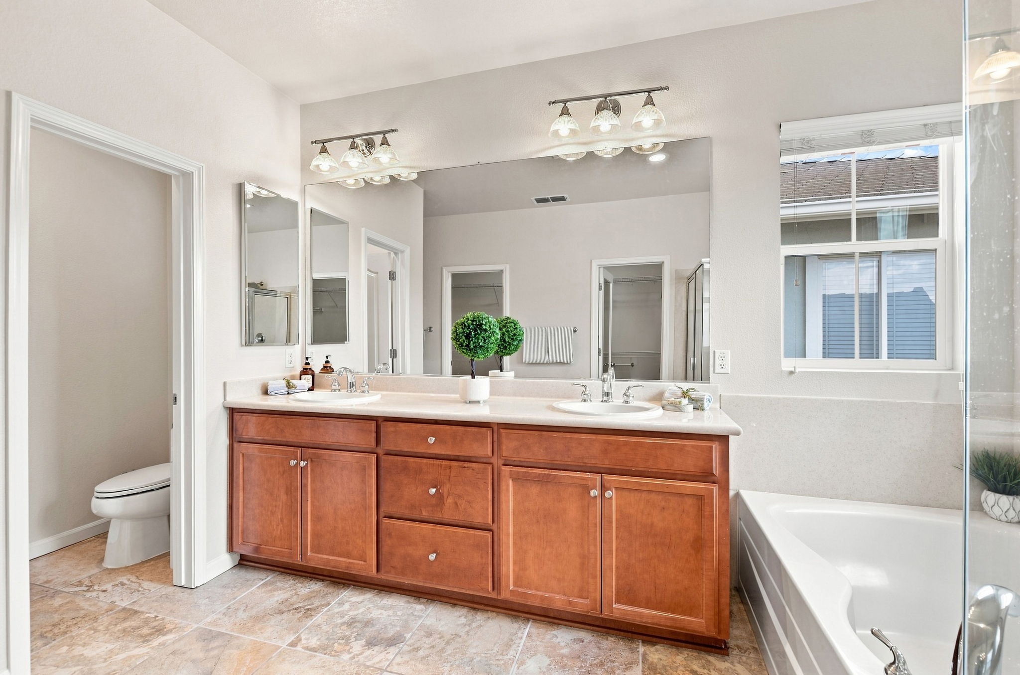 042_F8_749 Ellerbrook St