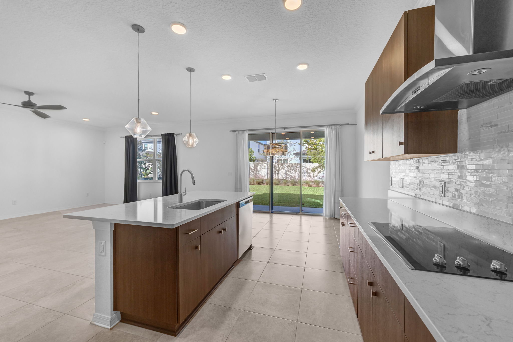  Photo 24