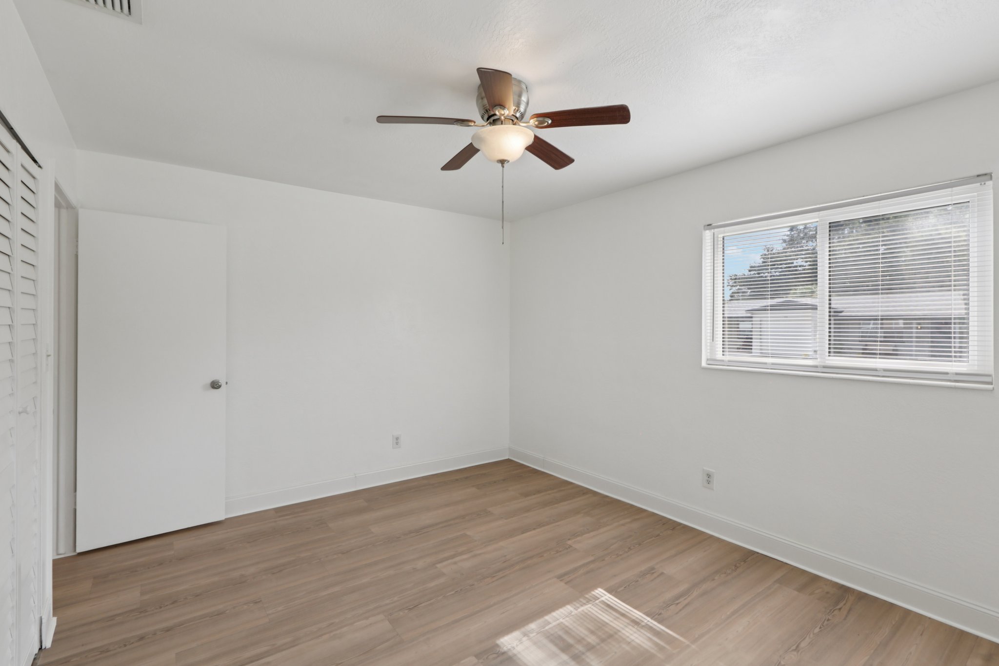 7th St N-S2807-032.jpg