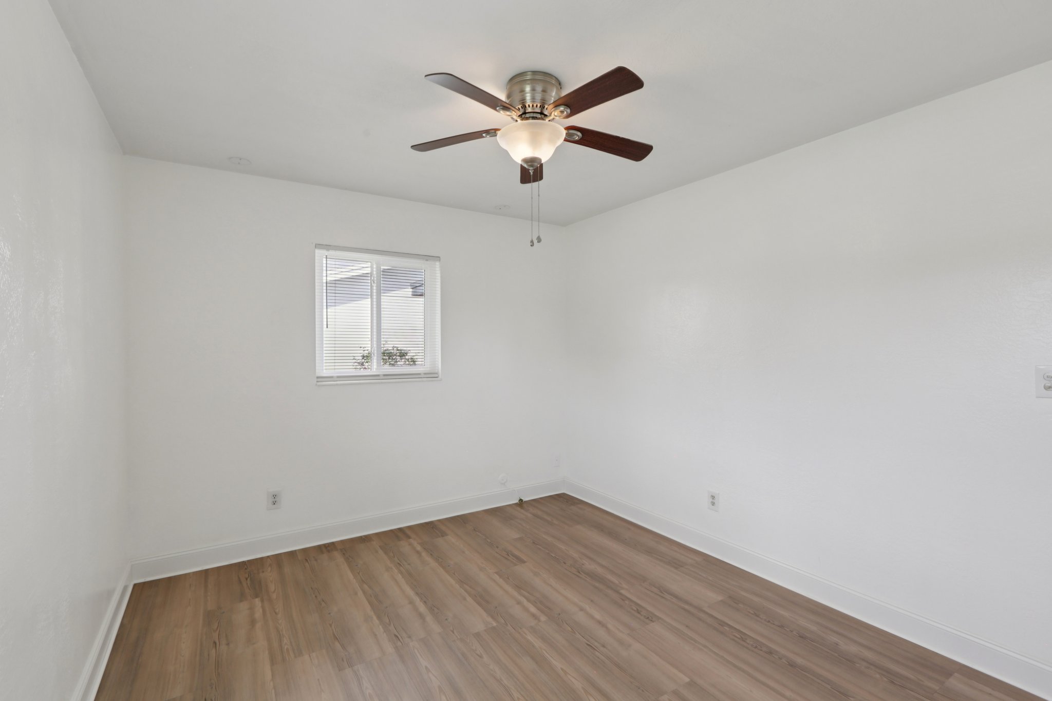 7th St N-S2807-034.jpg