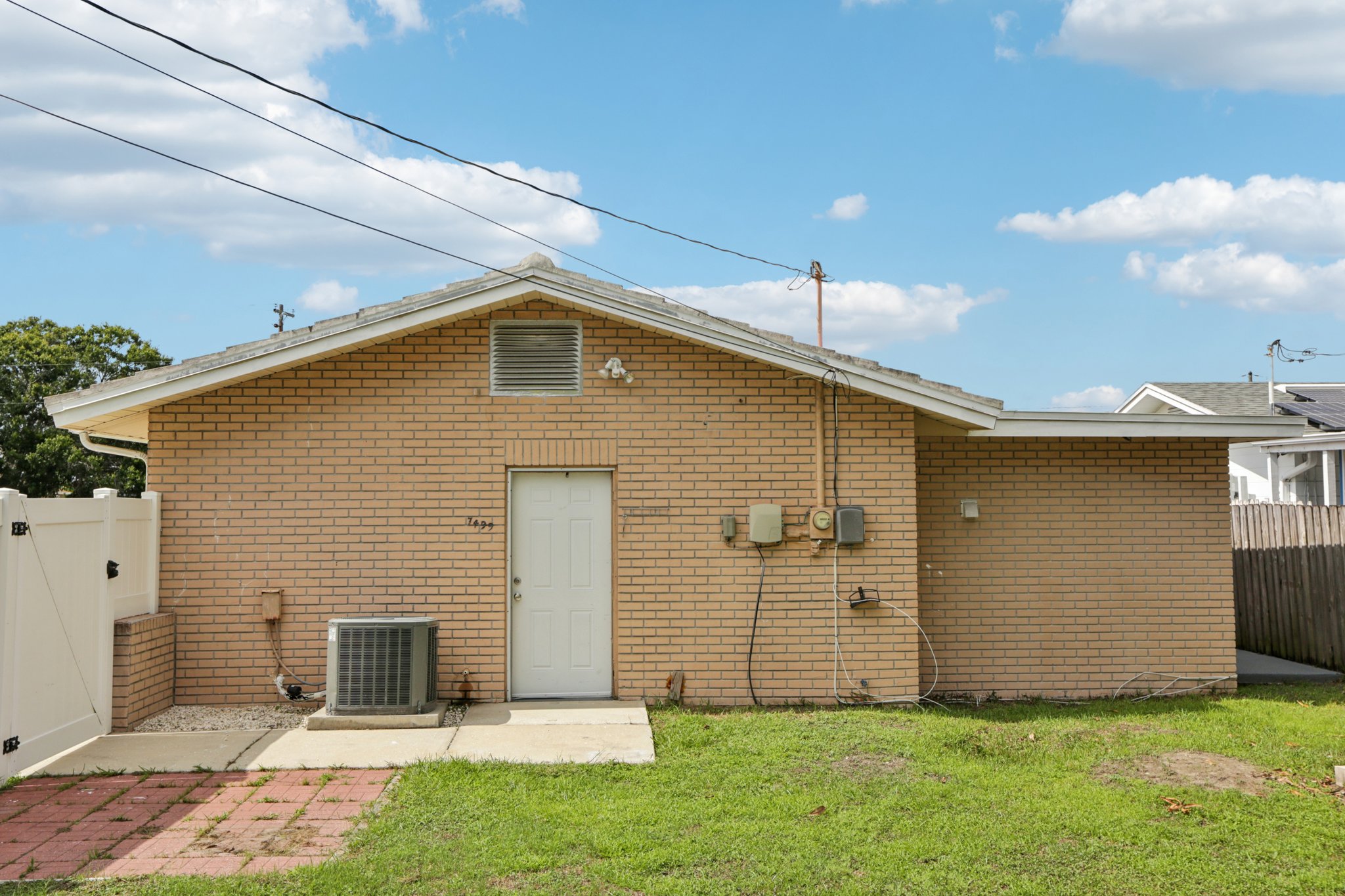 7th St N-S2807-046.jpg