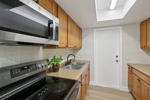 7th St N-S2807-019.jpg