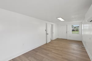 7th St N-S2807-025.jpg