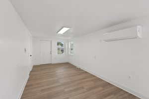 7th St N-S2807-026.jpg