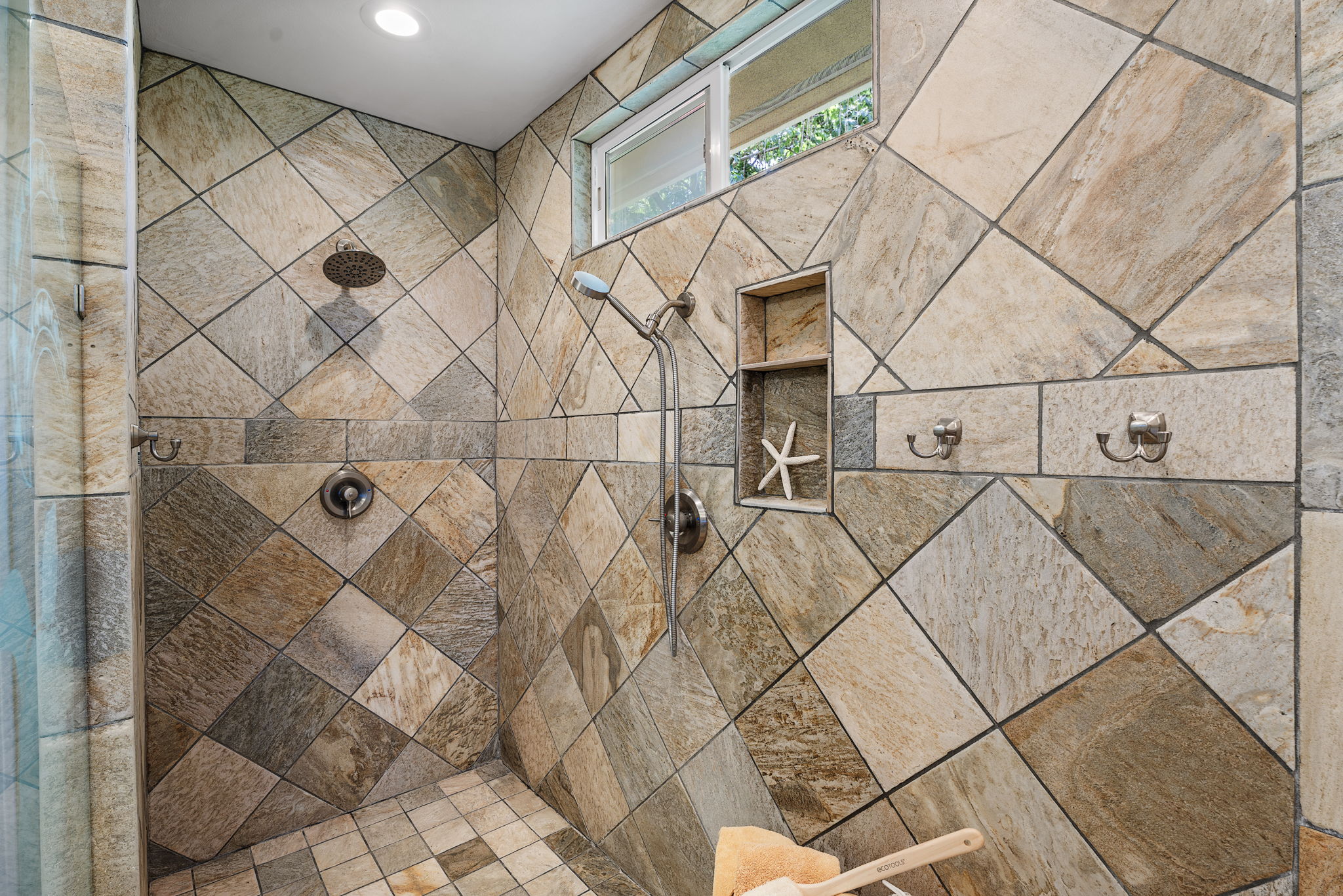 K Bathroom 1c
