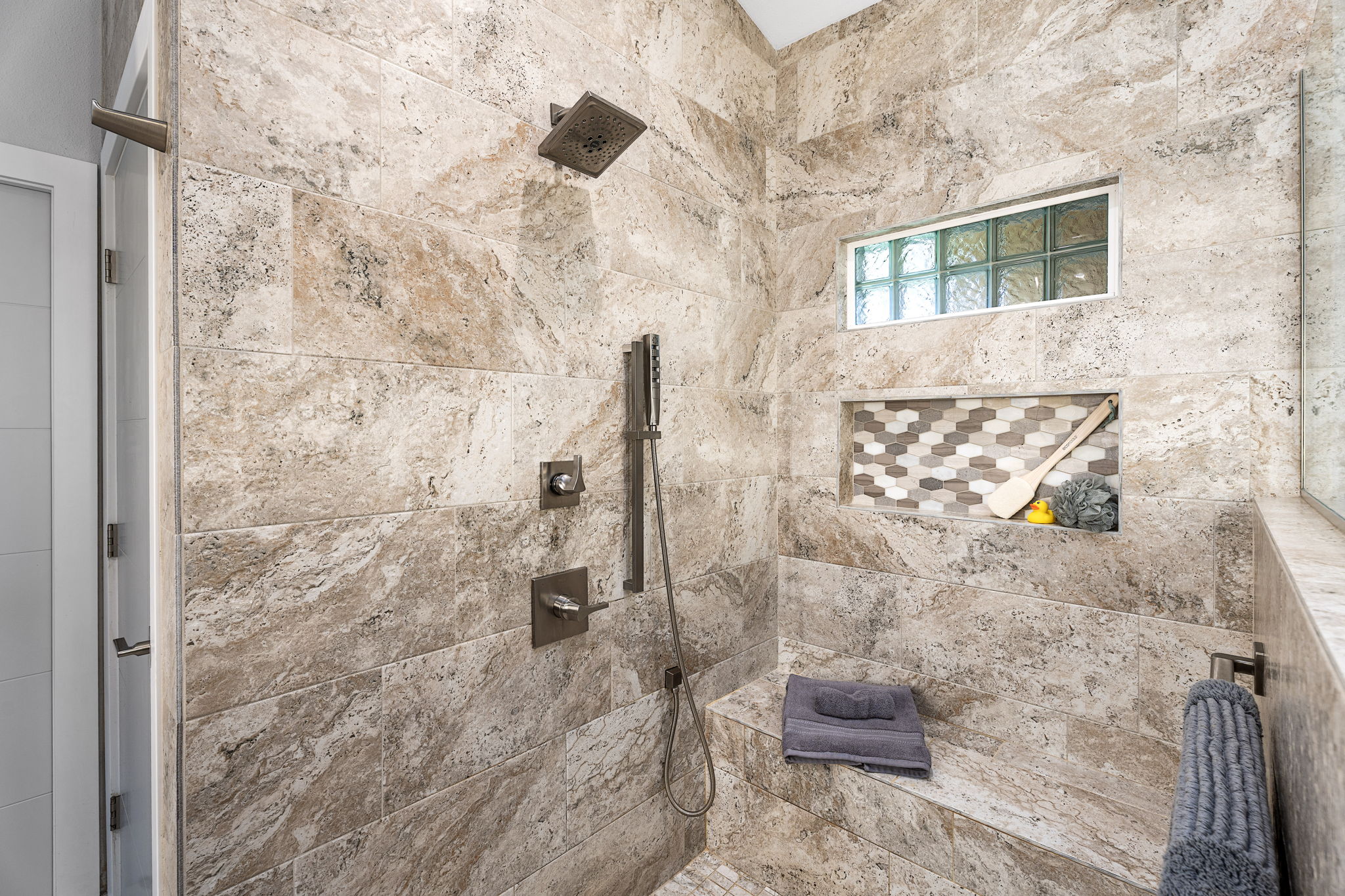 K Bathroom 1e