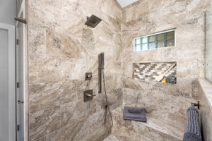 K Bathroom 1e