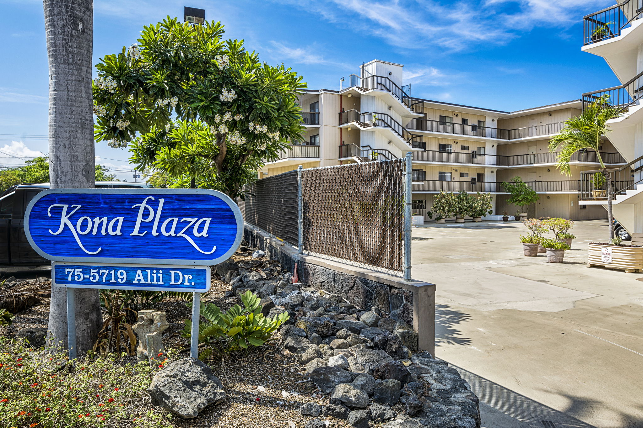 Kona Plaza 1