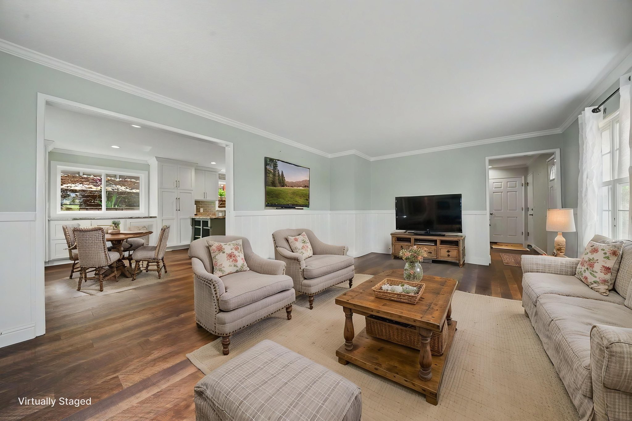 DSC03409 virtually staged.jpeg