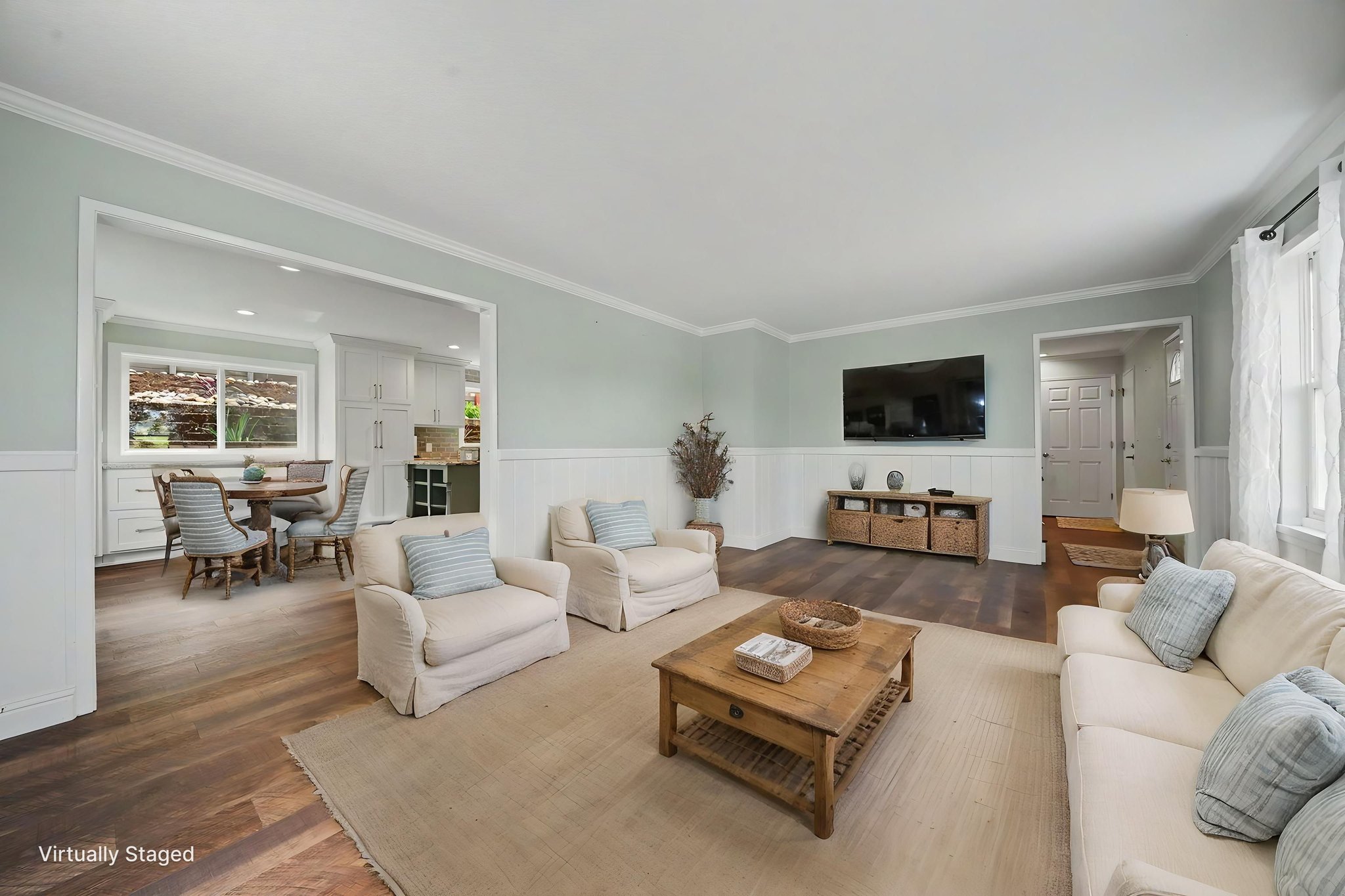 DSC03409 virtually staged.jpeg