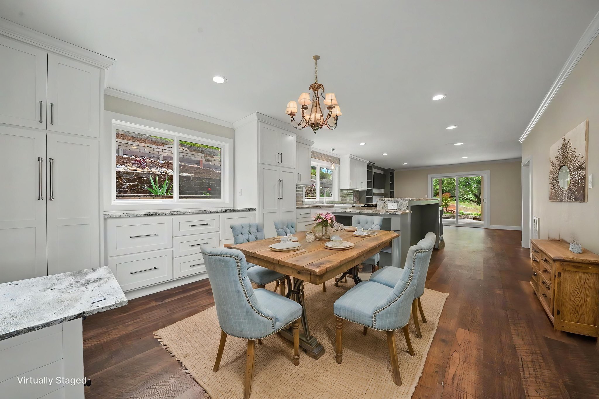 DSC03415 virtually staged.jpeg