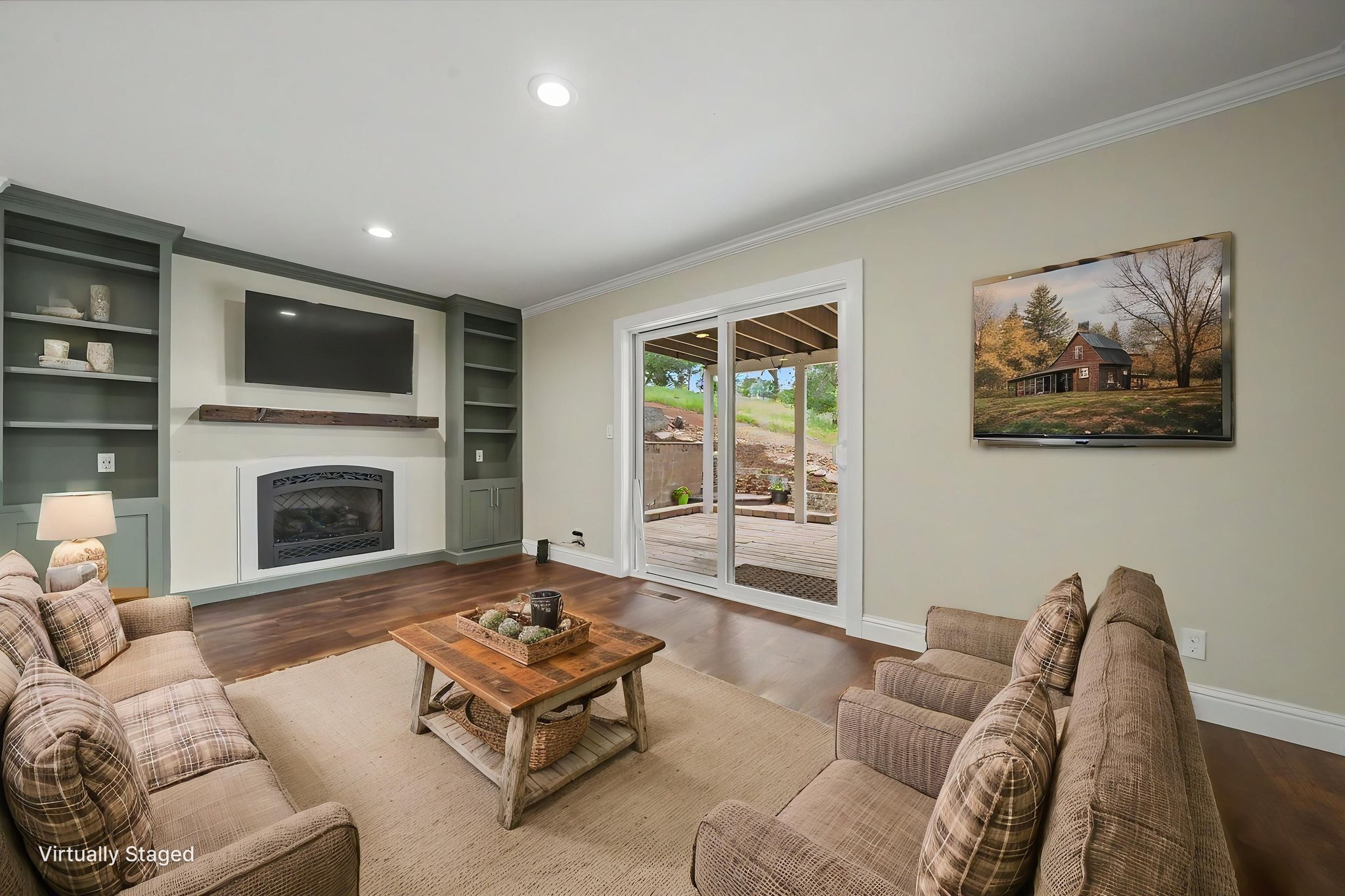 DSC03448 virtually staged.jpeg