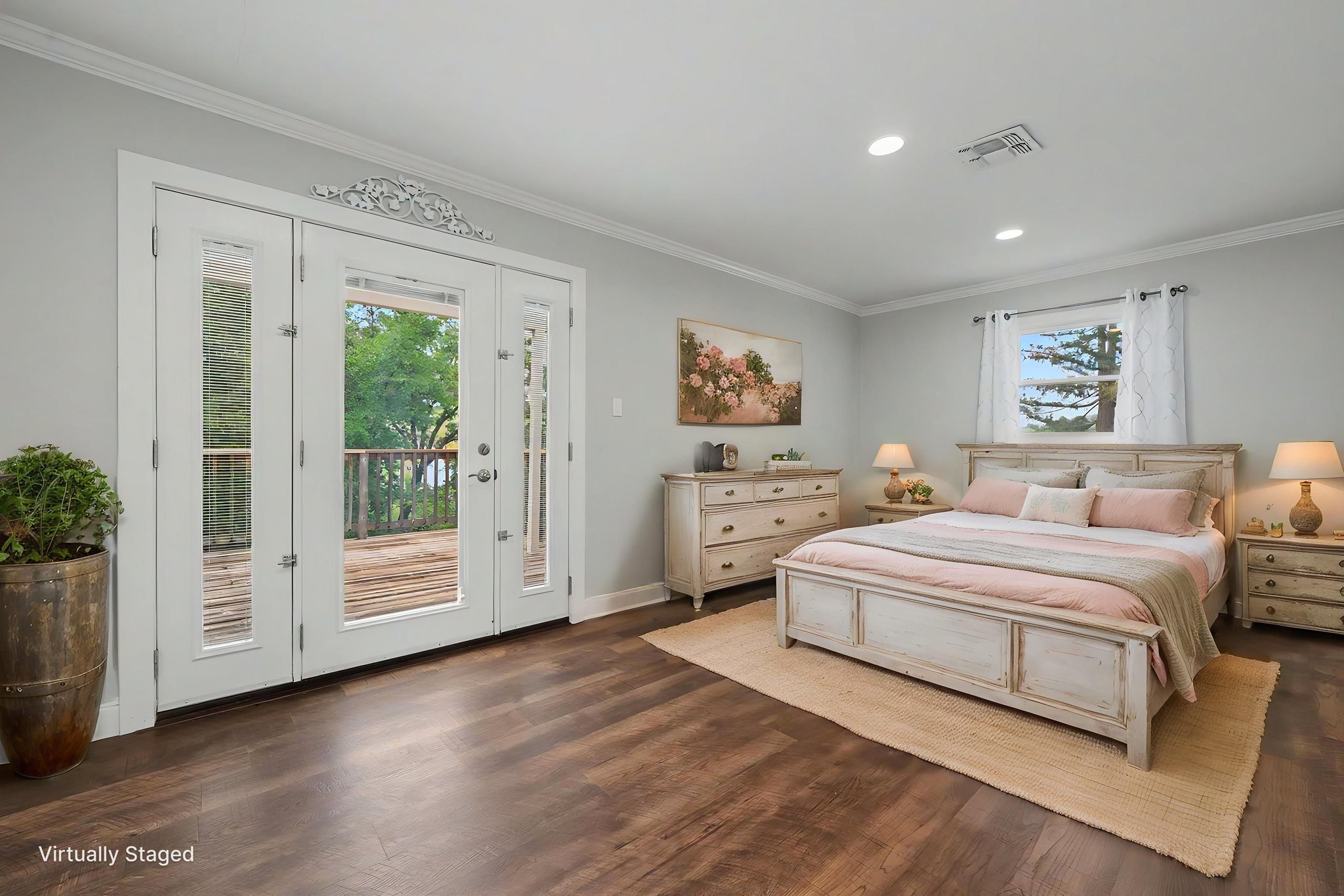 DSC03457 virtually staged.jpeg