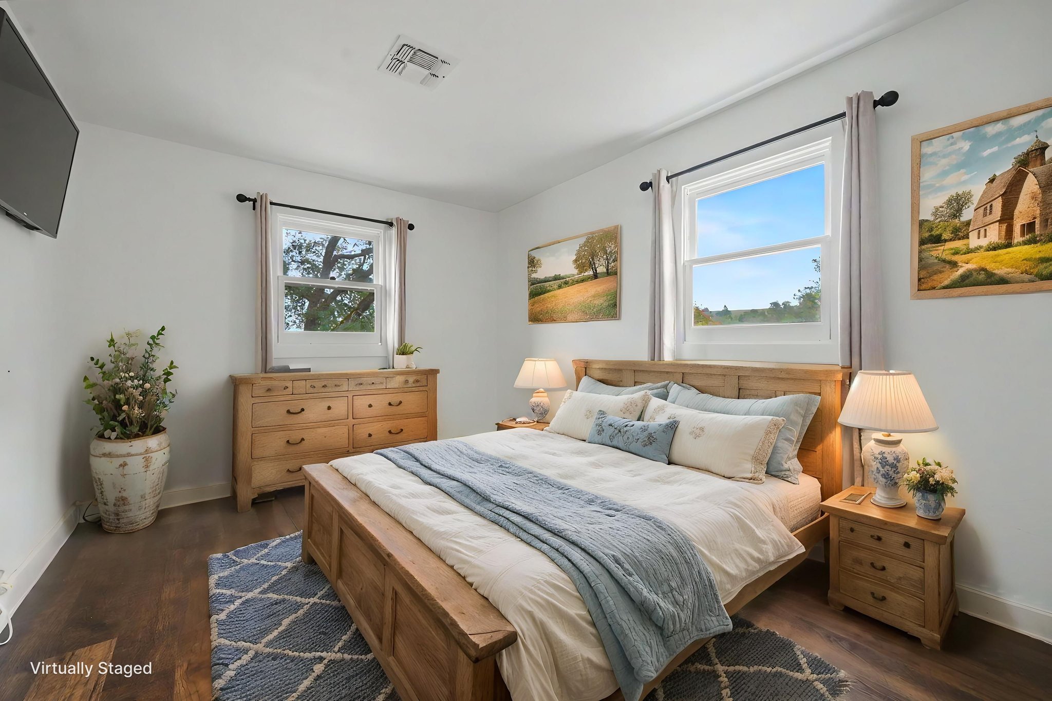 DSC03500 virtually staged.jpeg