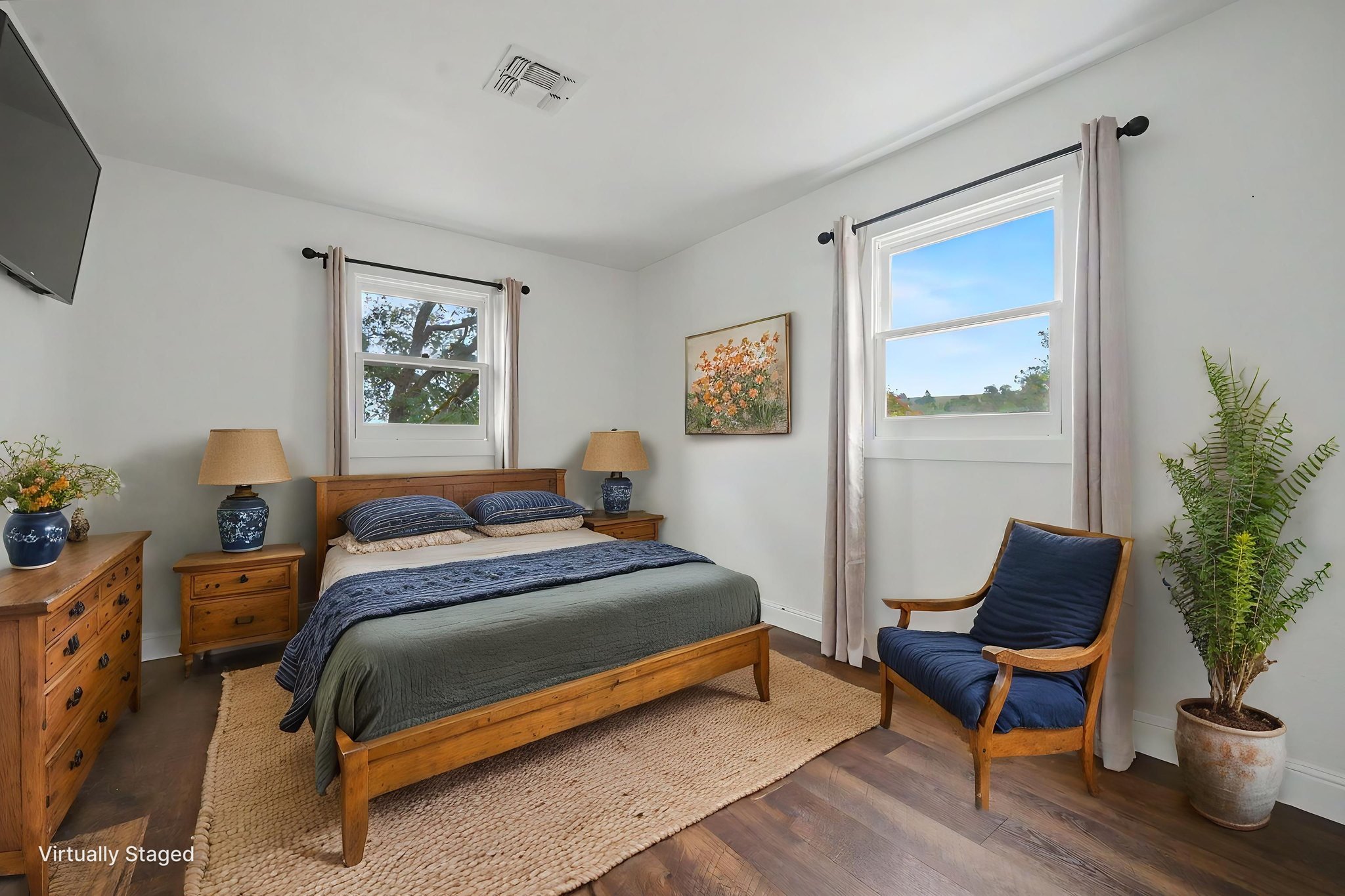 DSC03500 virtually staged.jpeg