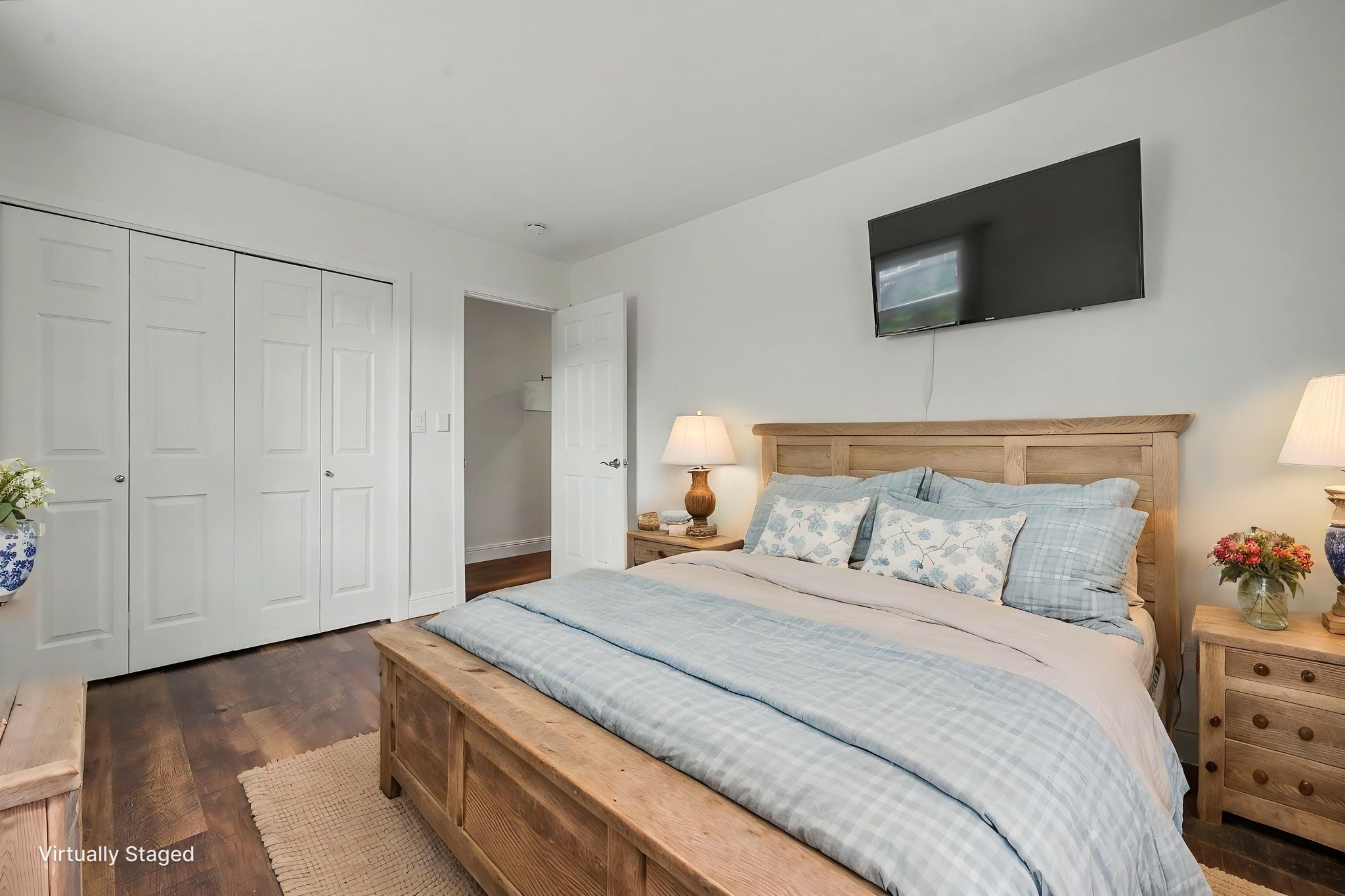 DSC03508 virtually staged.jpeg