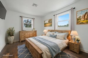 DSC03500 virtually staged.jpeg