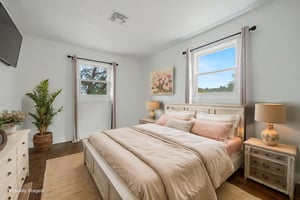 DSC03500 virtually staged.jpeg