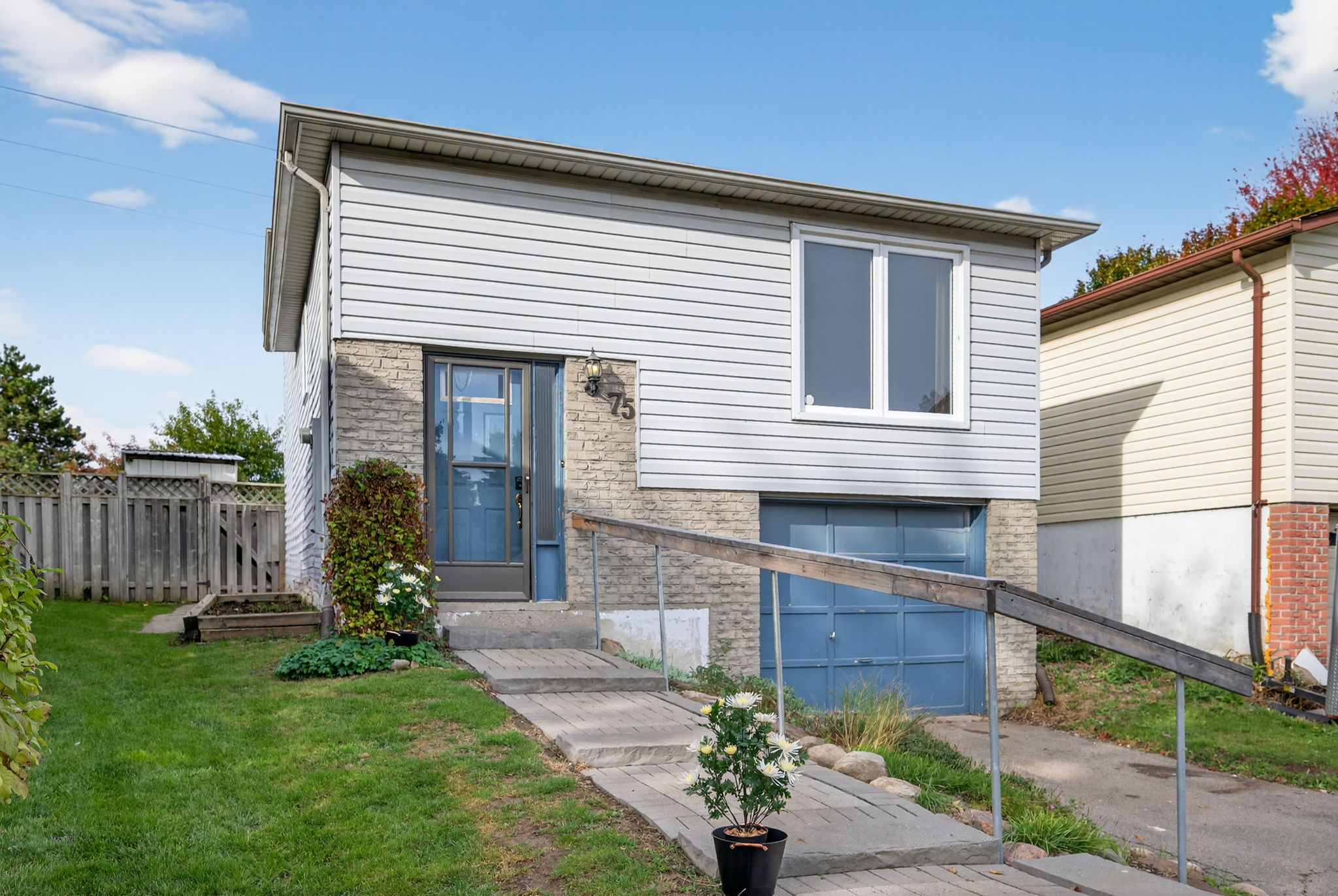 75 Hudson Crescent Bradford West Gwillimbury, ON L3Z 2K1