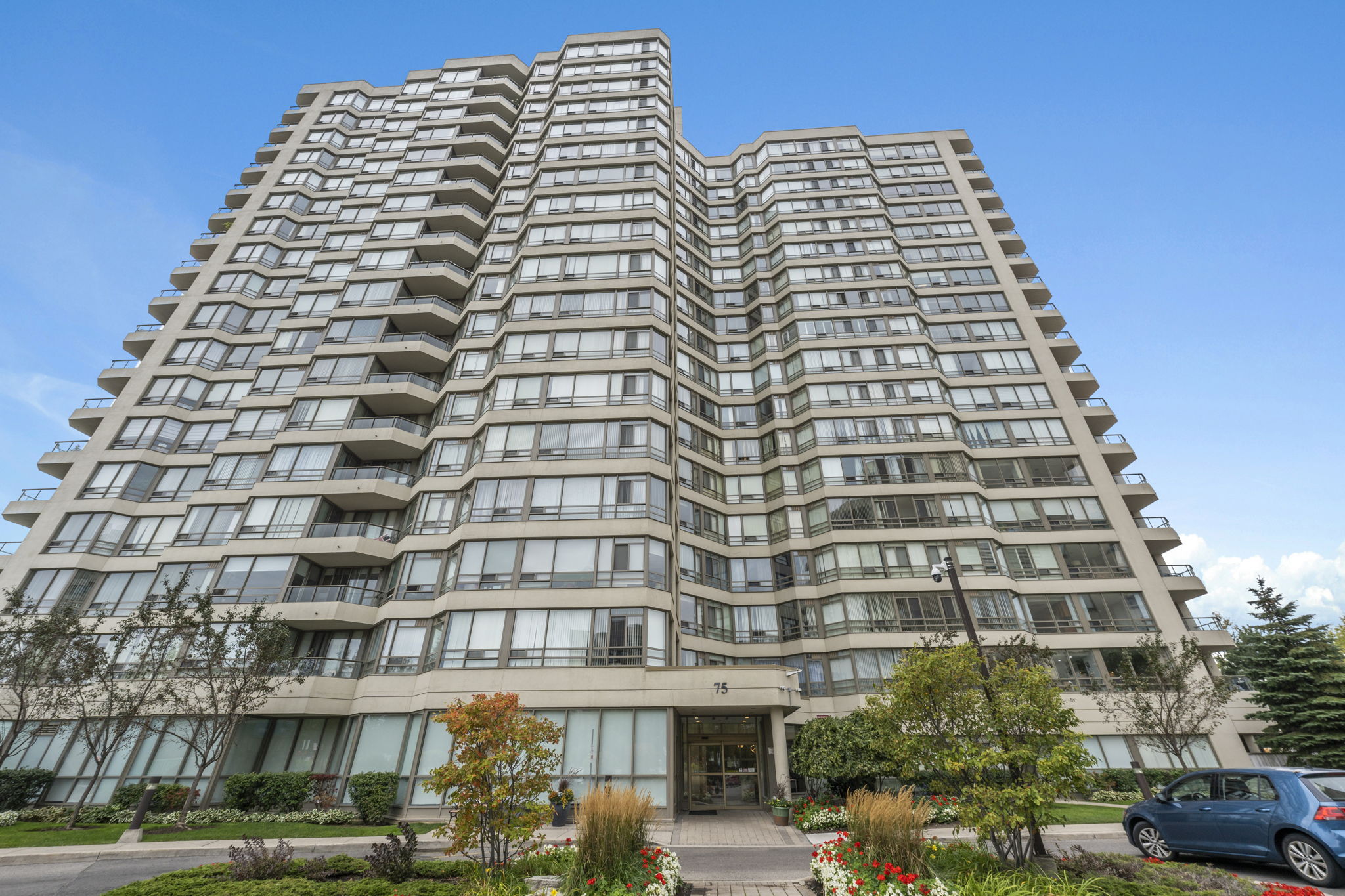 75 King St E Unit 1712 Mississauga, ON L5A 4G5