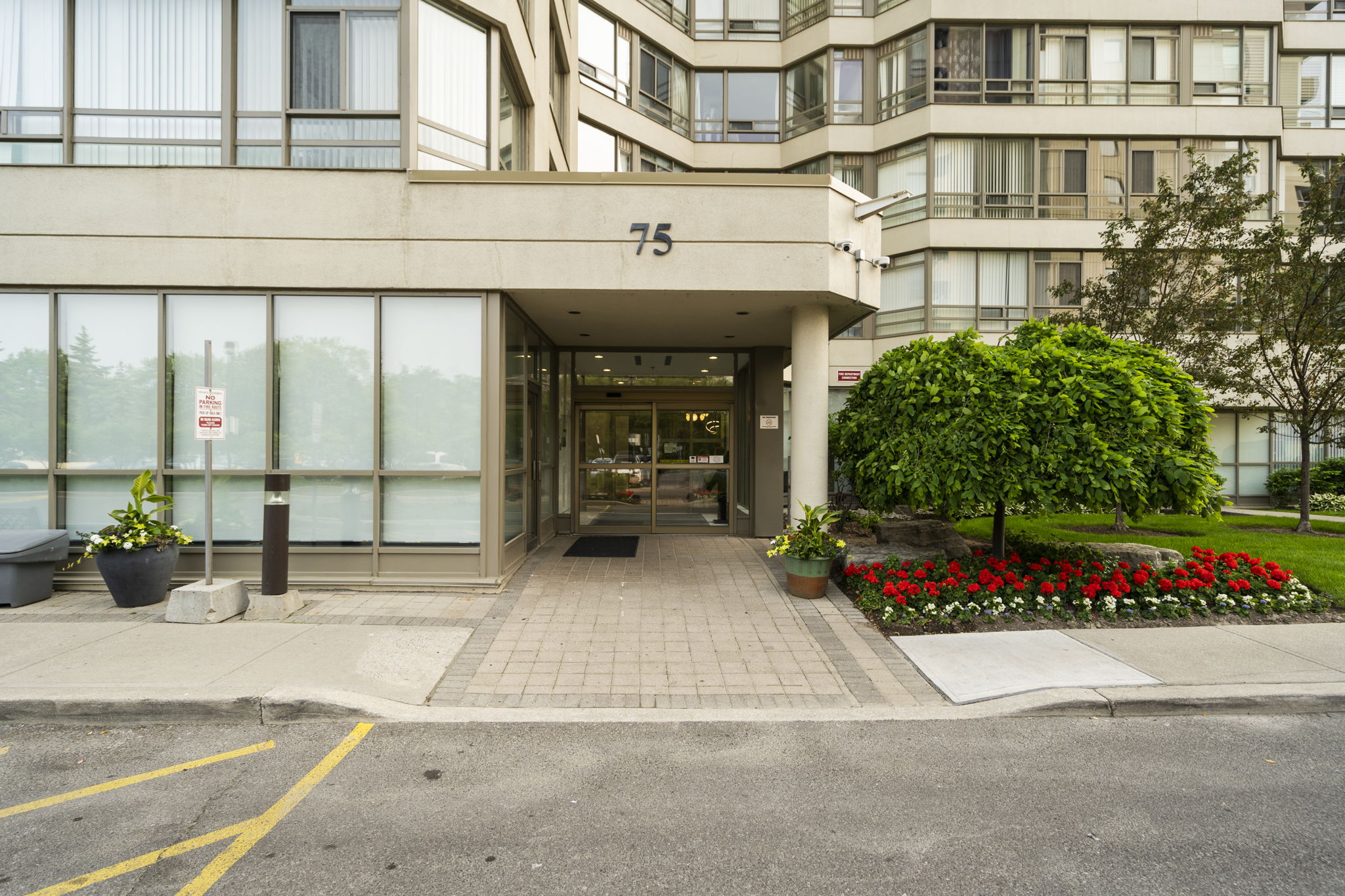 75 King St E Unit 1804 Mississauga, ON L5A 4G5