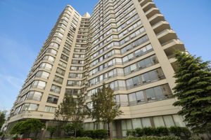 75 King St E Unit 1804