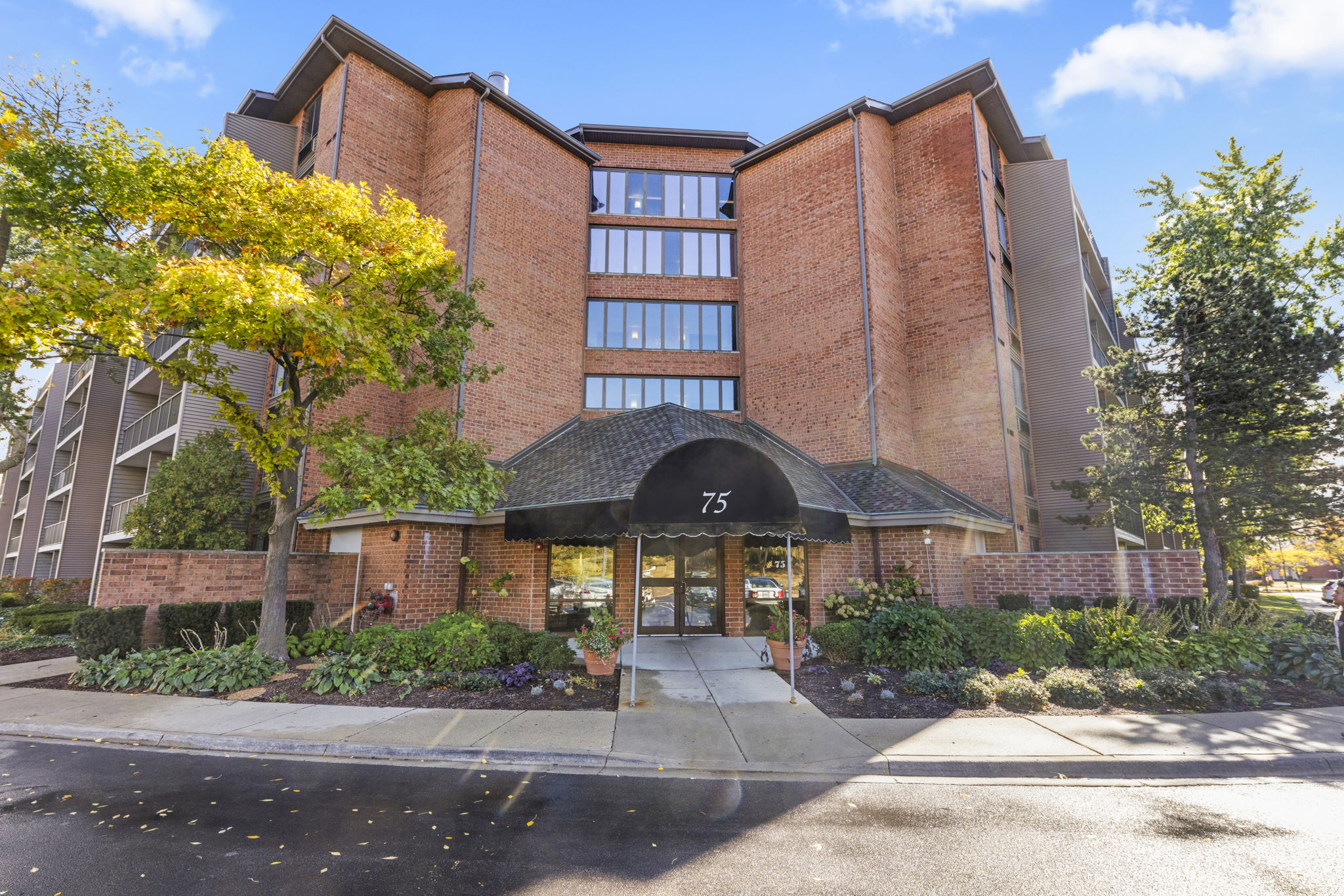 75 Kristin Cir 210, Schaumburg, IL 60195 Lucrative Dynamics