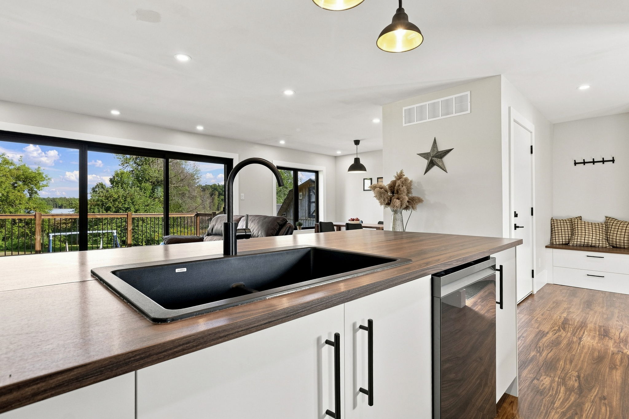  Photo 23