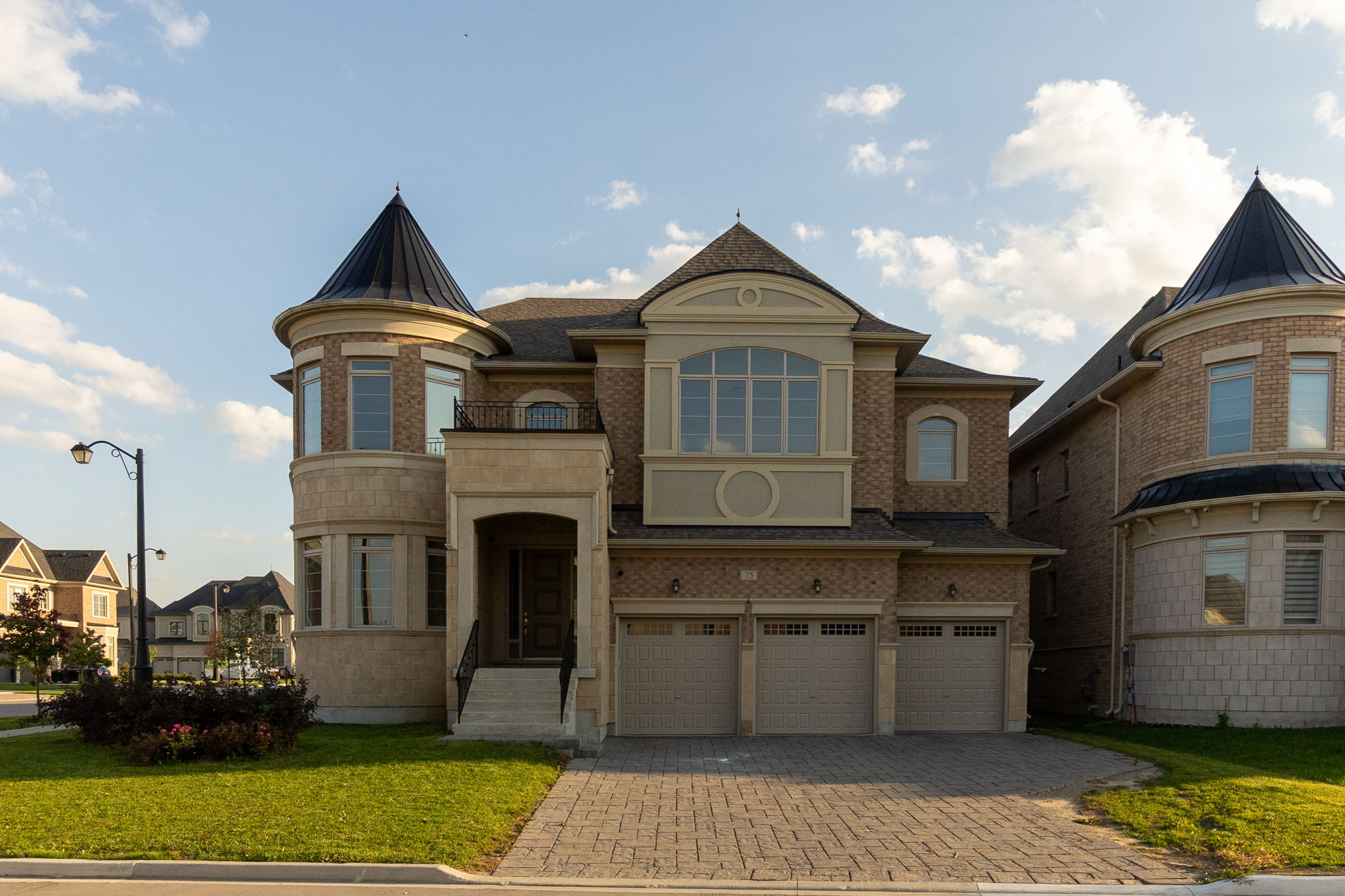 75 Nave St, Vaughan, ON L0J 1C0, Canada Photo 1