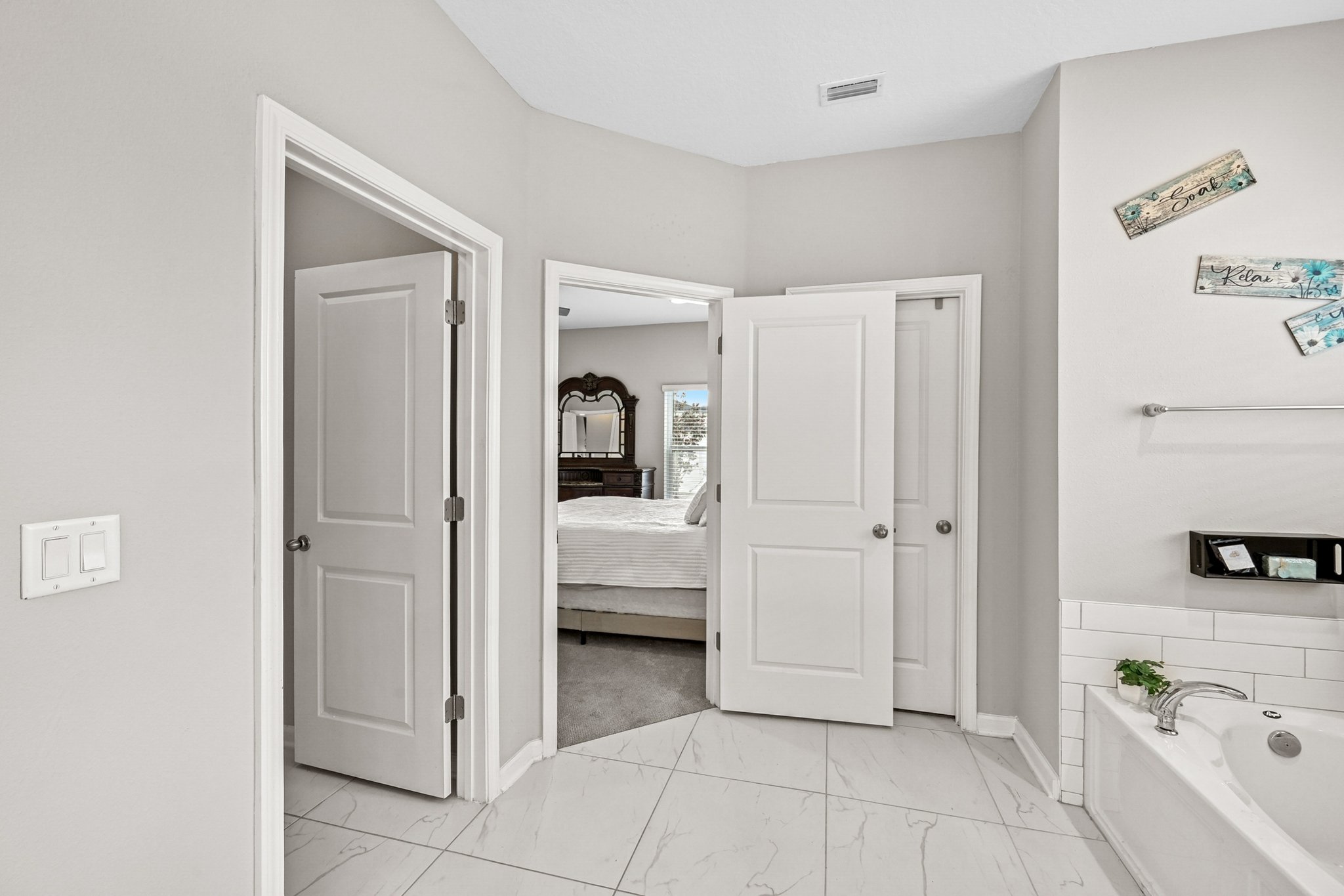 Pinzon Pl-L2709-036.jpg