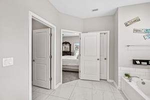 Pinzon Pl-L2709-036.jpg