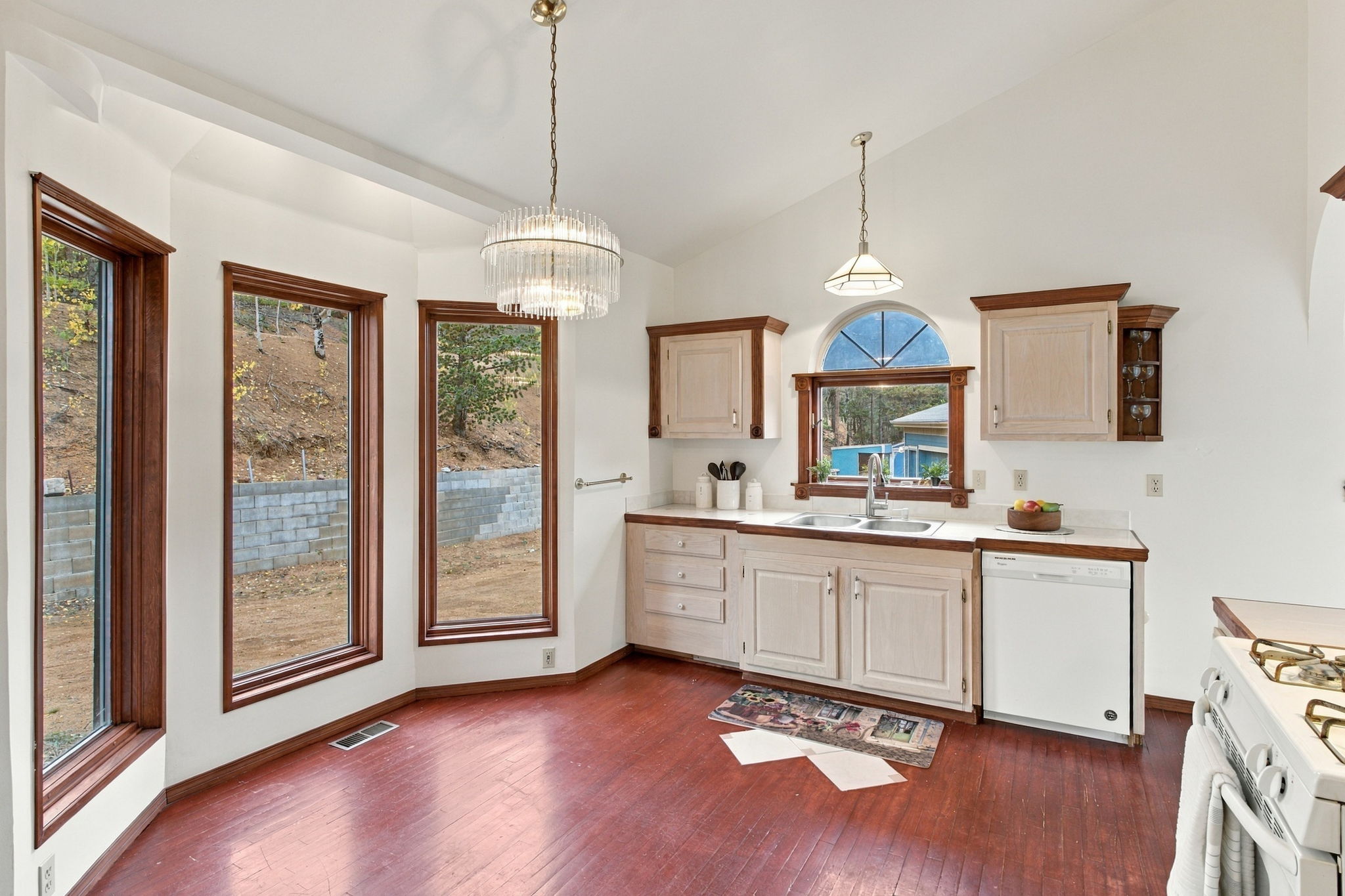 Functional Eat In Kitchen, All Appliances Included